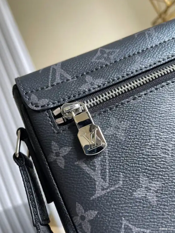 NEW VUITTON LOUIS MESSENGER 0612